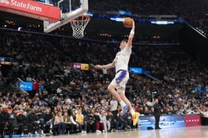 四战全胜！拉拉维亚生涯对阵灰熊场均18.3分 命中率60.5%+43.5%