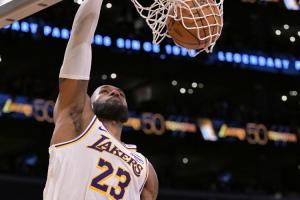 😤真争气！詹姆斯把自己正负值从-20打到+6全场豪取26分7板10助