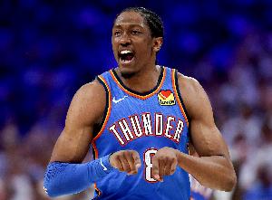 效率可以！杰伦·威廉姆斯半场7中5拿到10分3板2助 正负值+4