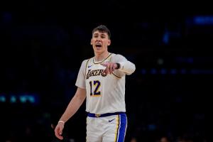 拉拉维亚：我不是横向移动最快&运动能力最强的 但我很擅长破坏球