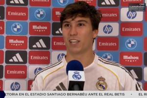 高情商！贡萨洛戴帽赛后：我是姆巴佩天然替补，他是世界最佳球员