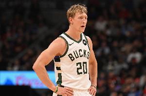 寒冰射手！AJ-格林三分6投全铁&仅靠罚球拿1分 正负值躺到+25