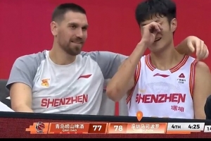 又一个！王浩然拼抢篮板被吹犯规 累计5犯离场