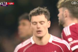 打入扳平进球！比赛第75分钟，维尔茨被换下，弗林蓬替补登场