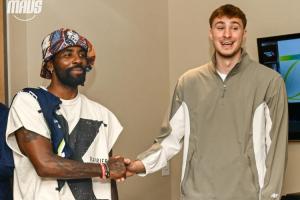 Stein：独行侠队愿意讨论交易除弗拉格和欧文外的任何球员