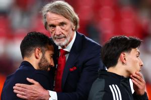 决策混乱！记者：曼联留用自己根本不信任的主帅 还给他2亿镑引援