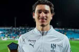 登顶沙特联！26岁努涅斯本轮破门+独造两球当选MVP，加盟15场6球