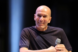 球迷票选曼联下任主帅：齐达内领跑 埃梅里第二，马雷斯卡在列