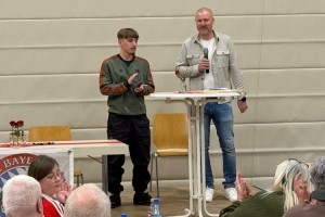 卡尔：我当然想要入选德国队，17岁就能踢世界杯将会很特别