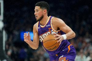 张佳玮：布克是西部第三后卫 29岁经历第三次废墟重建 励志且完美