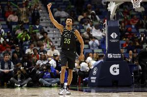 苦苦支撑进攻！墨菲半场12中8&三分8中5高效砍下21分