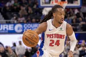 如有神助！詹金斯与时间赛跑再中压哨三分 单节7中7独得21分