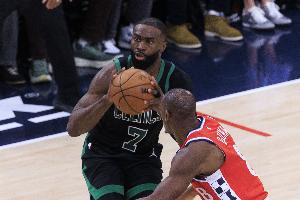 白曼巴：布朗能带缺兵少将的球队打出这样的表现 SGA可以吗