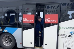 巴萨全队启程前往吉达参加西超杯，半决赛对阵毕尔巴鄂竞技