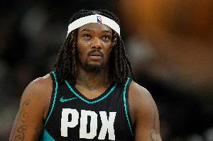 罗威可能被交易？解说：有可能 到期合同且球员本身有交易价值