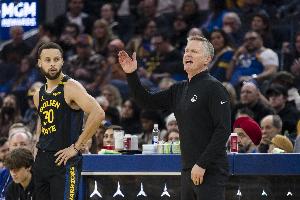 名记：科尔称勇士不该梭哈 他这是给了库里一耳光