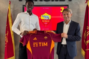 罗马官方：续约青训后卫塞克至2027年，俱乐部有续约两年选择权