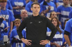 解说：去年就说过雷霆的“伪投手”属性 有时候会突然大面积断电