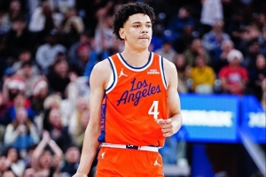 小卡：我总是告诉桑德斯要保持侵略性 他今天打出了自己的特点