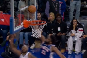 就差一点！布朗反击上篮被恩比德干扰球 掘金领先76人1分