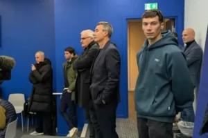 一脸无奈…白堡主席力拒罗塞尼尔去蓝军但失败，发布会上接受现实