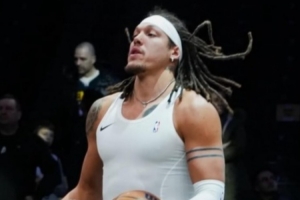 阿隆·戈登左手臂新添纹身！双黑臂环相当显眼！