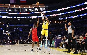 状元对决！ESPN预测明天胜率：湖人63.8% 鹈鹕36.2%