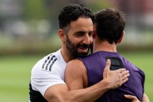 队长发声！B费发文告别阿莫林：感谢你！祝教练组未来顺利