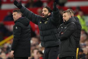 镜报：曼联在定新帅上若按兵不动或损失更大 谁来都得带队进欧战