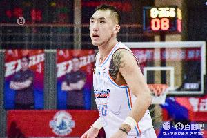 内线终结很棒！陶汉林半场13分钟拿到13分3板 出手6次全中！