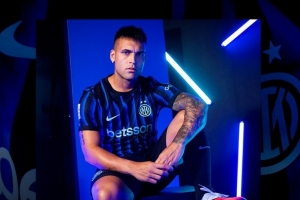 5场3球1助，国米官方：劳塔罗当选12月队内最佳球员