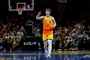 稳得不像新秀！黄蜂4号秀克尼佩尔本赛季三项命中率为48%/44%/88%