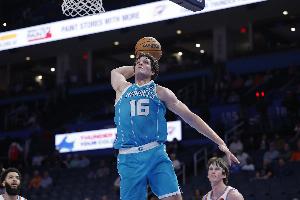 PJ·霍尔：拿下两个艰难客场胜利感觉很棒 带着胜利回主场很兴奋