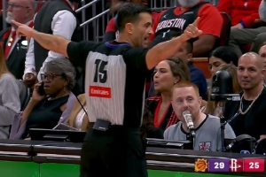 活久见🤣！火箭主场计时器修不好改人工播报 10秒报1次时间比分