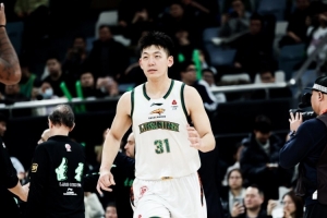 继续练级吧！张陈治锋替补15分钟0出手0得分&仅有2板1帽 有4犯规