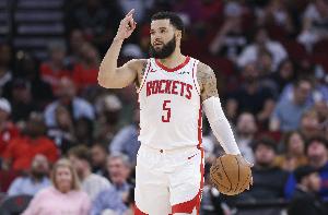 乌度卡：我们按范弗里特本赛季不复出来备战 但确实存在回归可能