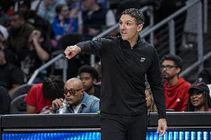 戴格诺特：上半场进攻侵略性不够 对手全场比赛全方位碾压了我们