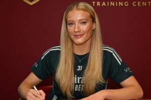 约克雷斯老乡！阿森纳女足官宣签下19岁瑞典后卫霍尔姆贝里