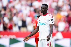 塞维利亚官方：亚当斯暂时离开尼日利亚国家队，以陪伴住院的母亲