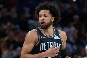 持球大核！康宁汉姆首节9分钟6中5贡献12分3助 正负值+2