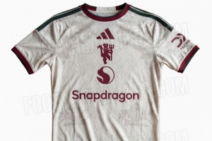 曼联下赛季第三球衣谍照：主色调米白色，点缀四朵兰开夏玫瑰