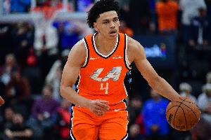 队记：科比·桑德斯上限还不好说 但基本功扎实 是能做正贡献的人