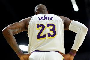 名嘴夏普：LBJ伟大到41岁还被要求像20多一样 没人如此要求过乔科