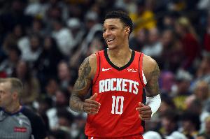 稳定外线火力！贾巴里·史密斯11中6砍下17+7 下半场7中5独得14分