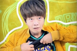 模仿帝最新视频：假如杨瀚森变成詹姆斯 开启飞天遁地模式