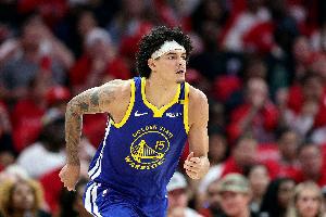 正负值+13！库里谈桑托斯：他前三节都没打 但一上场就发挥作用