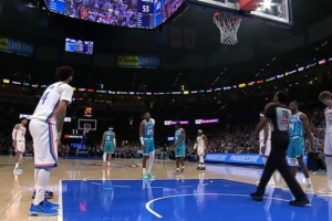 突然开火！米勒连中三分再造三罚连得9分 黄蜂领先雷霆14分！