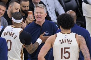 库里：若科尔没有对裁判发火 那我会亲自上 今晚总得有人这么做