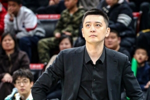 杨鸣：我们队天赋没有那么顶级 但大家都勤勤恳恳 感谢球迷的支持