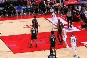 意图太明显！谢泼德连续找杜兰特都出现失误